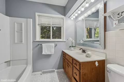 Bath - 11 N679 Win Haven Dr, Elgin, IL 60124 photo 1 of 2