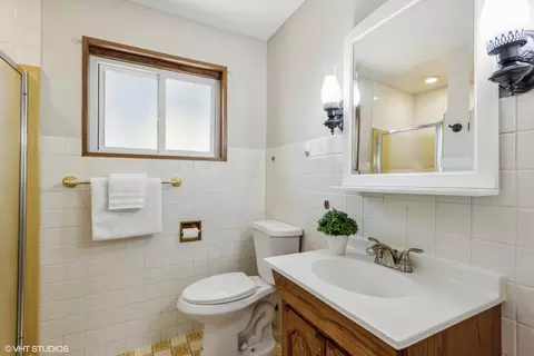 Bath - 11 N679 Win Haven Dr, Elgin, IL 60124 photo 2 of 2