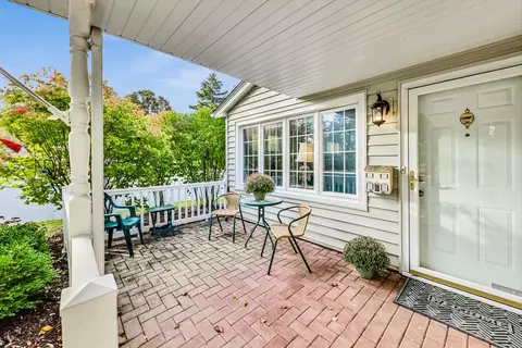 811 Wakeman Ave, Wheaton, IL 60187 photo 2