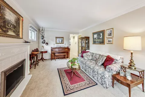 811 Wakeman Ave, Wheaton, IL 60187 photo 5