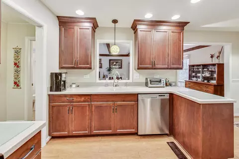 811 Wakeman Ave, Wheaton, IL 60187 photo 9