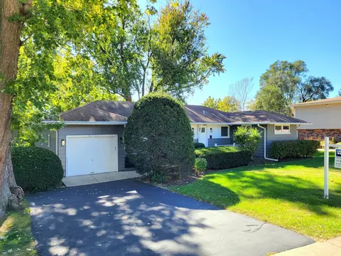 107 W Berkshire Ave, Lombard, IL 60148
