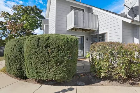625 Dunham Rd, Gurnee, IL 60031