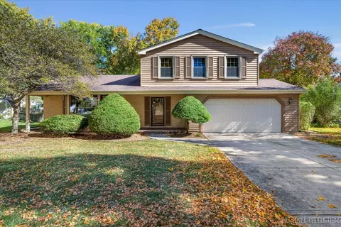 7 Pima Ct, Naperville, IL 60563
