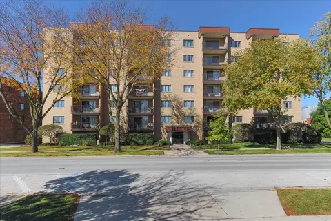 700 Graceland Ave #606, Des Plaines, IL 60016