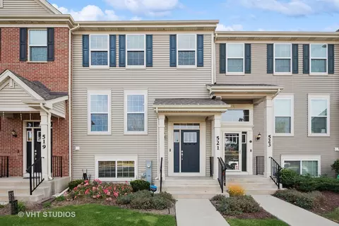 521 Cimmaron Cir, Crystal Lake, IL 60012