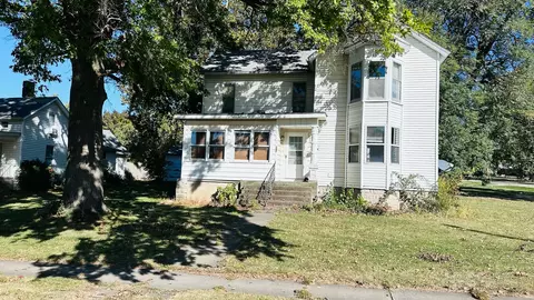207 E Main St, Colfax, IL 61728
