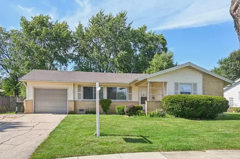 116 Tower Ln, Elk Grove Village, IL 60007