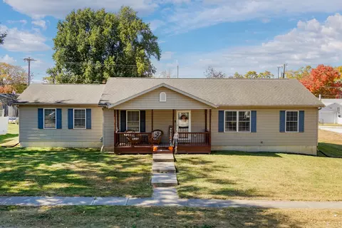 205 S Buchanan St, Heyworth, IL 61745