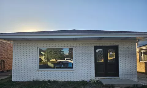 558 Escanaba Ave, Calumet City, IL 60409