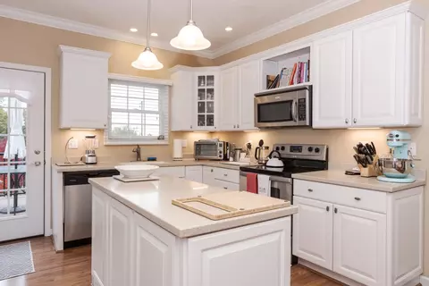 Kitchen - 2005 Danielle Cir, Eureka, IL 61530 photo 4 of 4