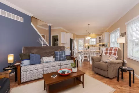 Living - 2005 Danielle Cir, Eureka, IL 61530 photo 2 of 2