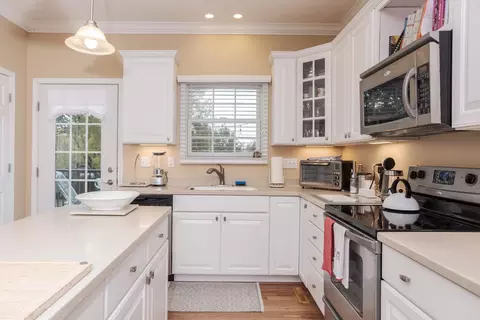 Kitchen - 2005 Danielle Cir, Eureka, IL 61530 photo 1 of 4