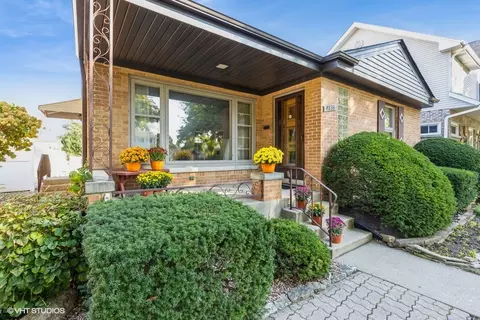 8833 Mansfield Ave, Morton Grove, IL 60053