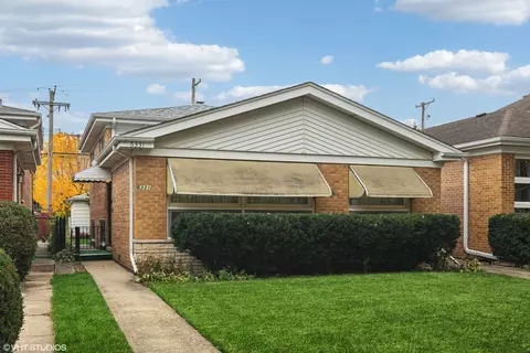 6331 N Keystone Ave, Chicago, IL 60646
