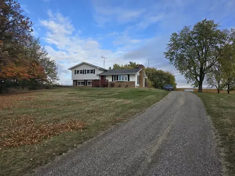 8442 Old Peoria Rd, Bloomington, IL 61705