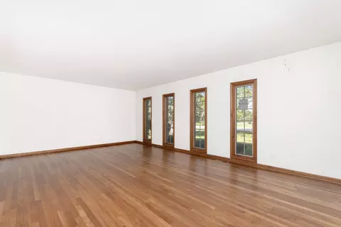 Living - 2640 Corinth Rd, Olympia Fields, IL 60461 photo 1 of 3
