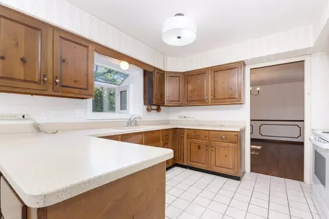 Kitchen - 2640 Corinth Rd, Olympia Fields, IL 60461 photo 2 of 3