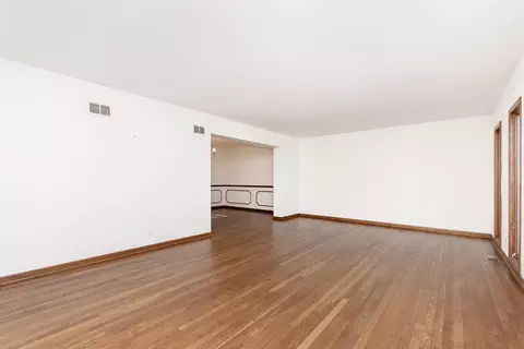 Living - 2640 Corinth Rd, Olympia Fields, IL 60461 photo 2 of 3