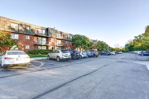 Exterior - 576 Fairway View Dr #1E, Wheeling, IL 60090 photo 6 of 6