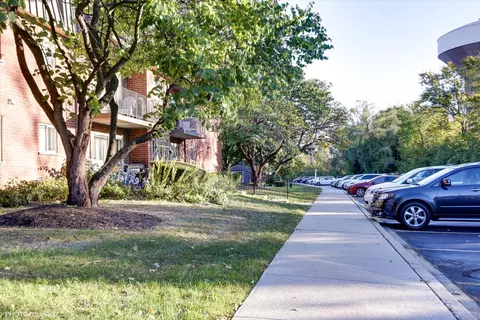 Exterior - 576 Fairway View Dr #1E, Wheeling, IL 60090 photo 3 of 6