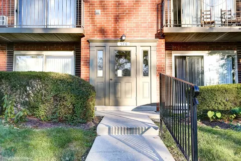 576 Fairway View Dr #1E, Wheeling, IL 60090