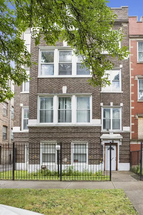 6715 S Ridgeland Ave, Chicago, IL 60649