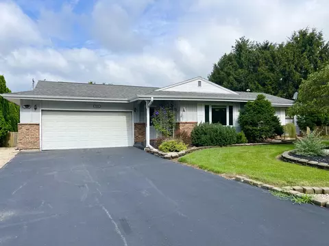 15651 Highland Dr, Sterling, IL 61081