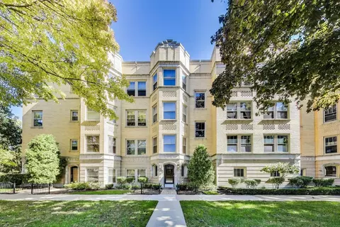 402 Wesley Ave #3, Oak Park, IL 60302