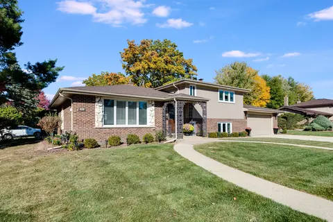 559 S Meier Rd, Mount Prospect, IL 60056