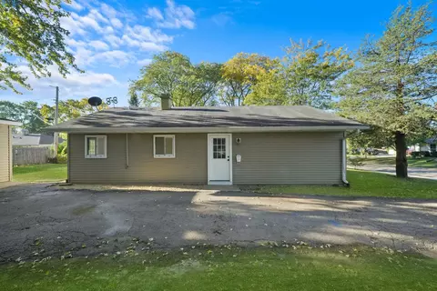 2202 Tepee Ave, Carpentersville, IL 60110
