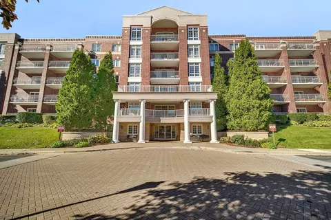 7071 W Touhy Ave #605, Niles, IL 60714