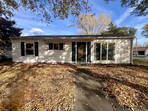 1012 Scottsdale Dr, Champaign, IL 61821