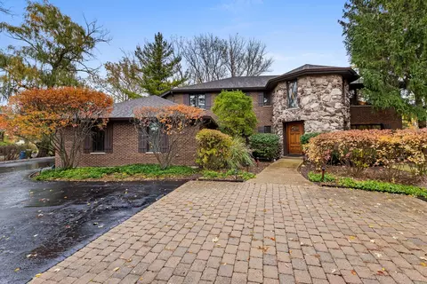 1051 Saunders Rd, Riverwoods, IL 60015
