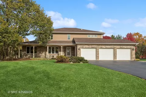 1250 Alexandra Blvd, Crystal Lake, IL 60014