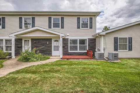 1312 Kingsbury Dr #B, Hanover Park, IL 60133