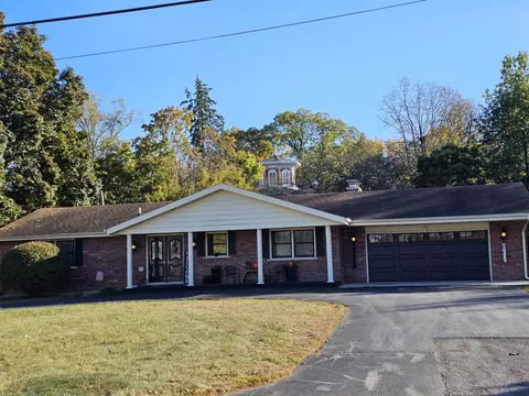 532 E 2nd St, Gilman, IL 60938