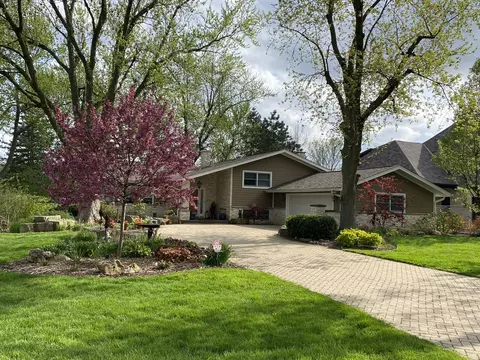 225 Herbert St, Downers Grove, IL 60515