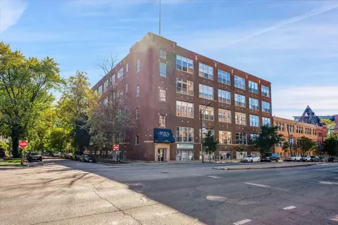 1733 W Irving Park Rd #312, Chicago, IL 60613