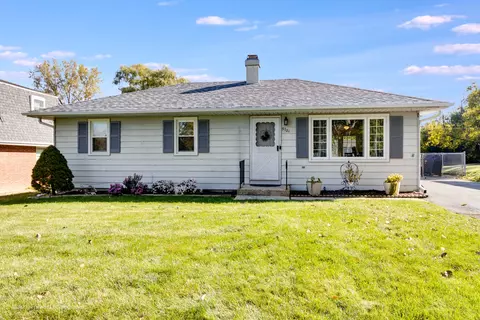 5721 Woodward Ave, Downers Grove, IL 60516