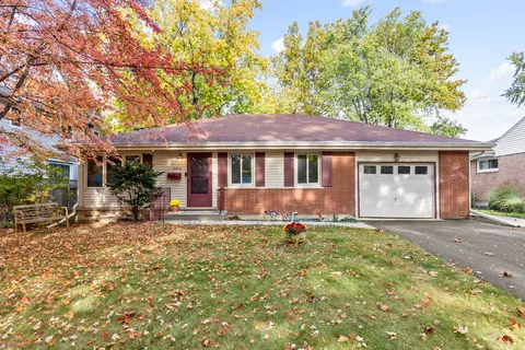 2006 Thornwood Ln, Northbrook, IL 60062