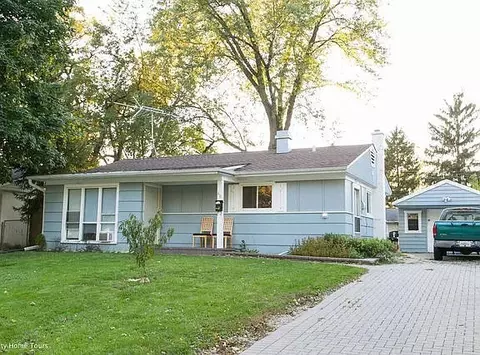 46 Sparrow Rd, Carpentersville, IL 60110