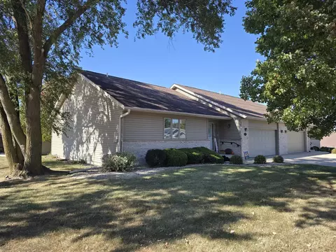 1150 S Greenfield Dr #14, Freeport, IL 61032