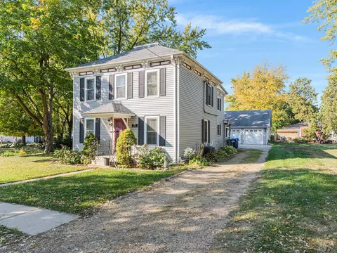 208 Babcock St, Elburn, IL 60119