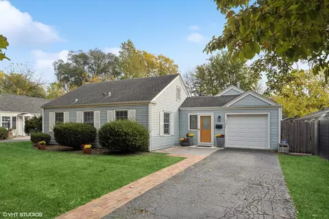 1435 Sycamore Ln, Northbrook, IL 60062