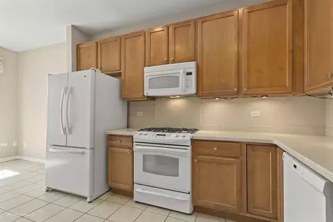 2816 Beacon Point Cir, Elgin, IL 60124 photo 7
