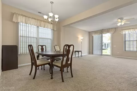 2816 Beacon Point Cir, Elgin, IL 60124 photo 10