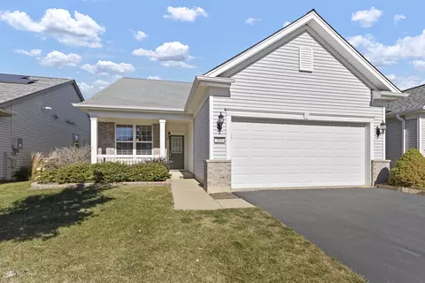 2816 Beacon Point Cir, Elgin, IL 60124