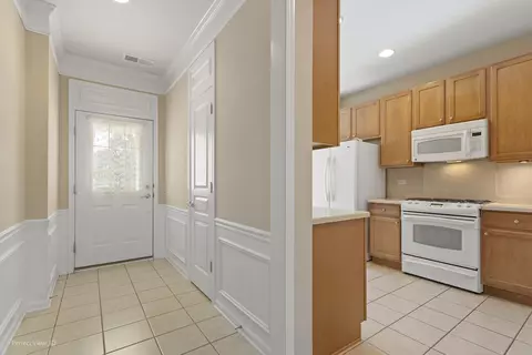2816 Beacon Point Cir, Elgin, IL 60124 photo 6