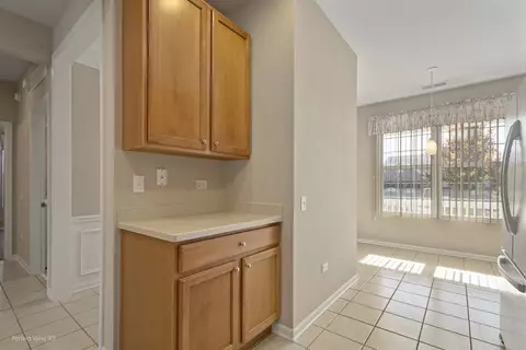 2816 Beacon Point Cir, Elgin, IL 60124 photo 8